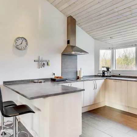 Holiday home Nani - 900m From The Sea In Nw Jutland By Interhome